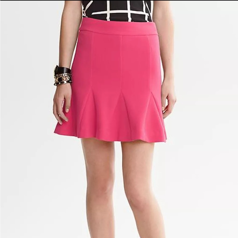 NWT Banana Republic Fluted Skirt in Pop Pink